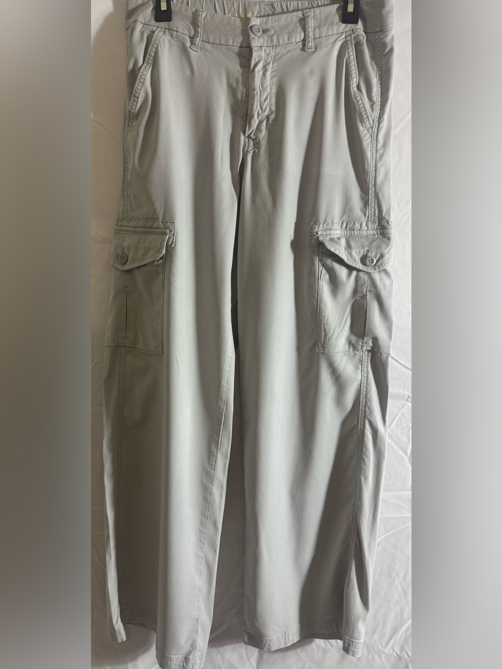 American Eagle Light Taupe Casual Cargo Pants. Women’s 6 Long.